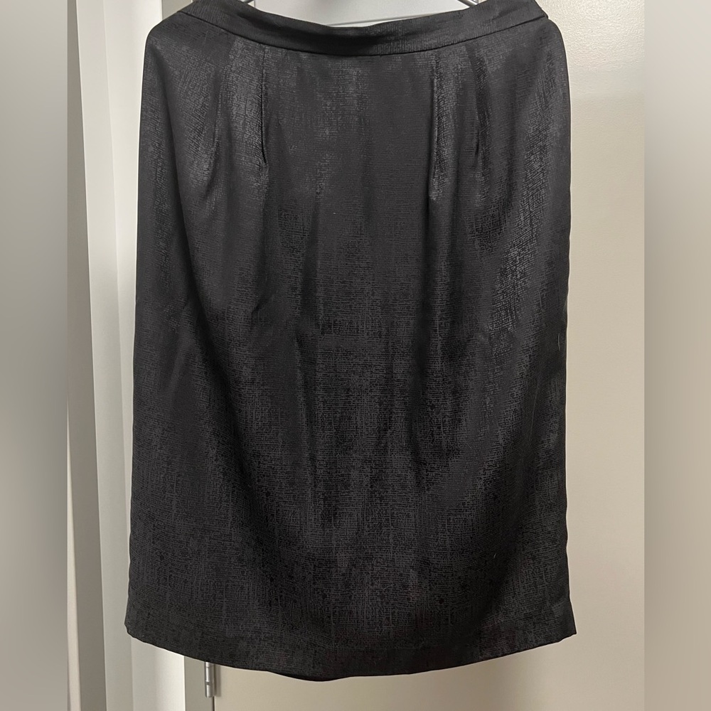 Below the knee skirt with back slit (Size 12)